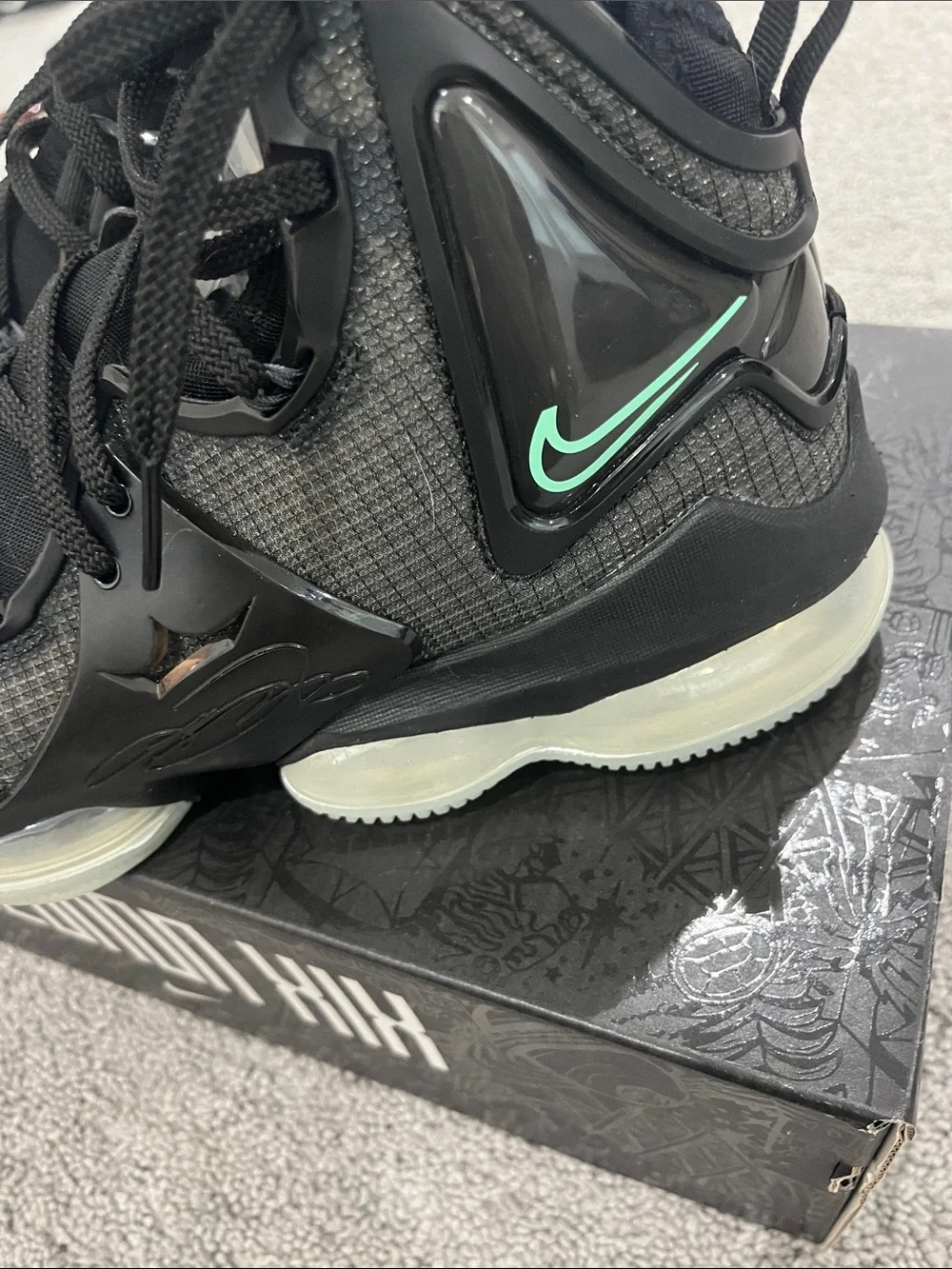 Nike LeBron XIX High-Top Sneakers -